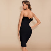Robe moulante bustier à plumes Lessie